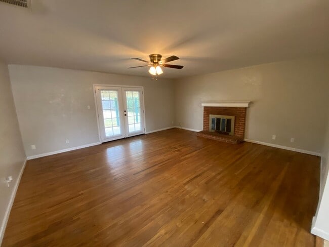 Photo - Spacious home Available Now!