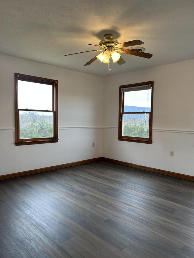 Photo - 322 Junction Rd