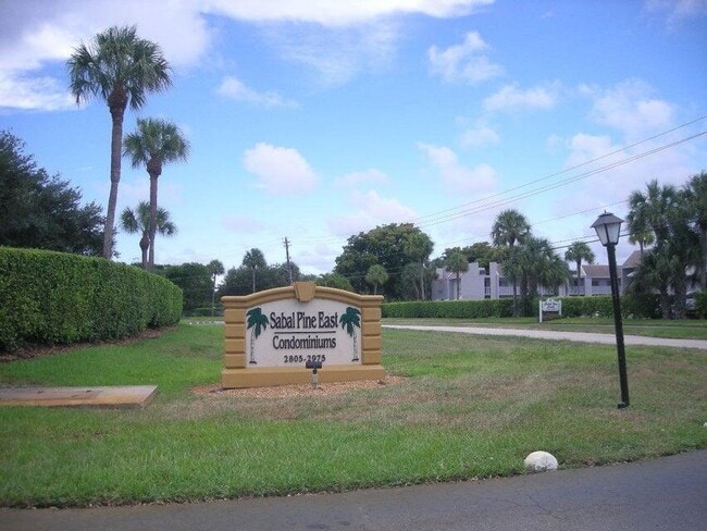 Building Photo - 2885 SW 22nd Ave Unit 106