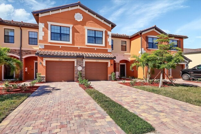 Building Photo - Seasonal Short-Term 3 Bedroom 2.5 Bathroom Townhouse located in Gran Paradiso!