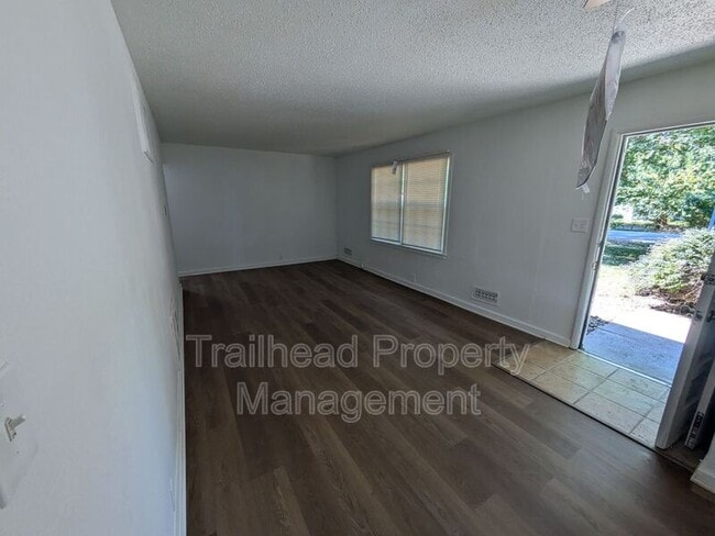 Photo - 10927 Bennington Ave