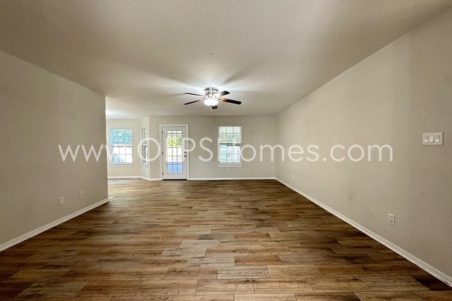 Photo - 932 Emily Cir