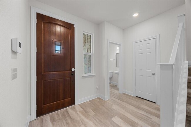 Photo - 528 Ayinger Ln