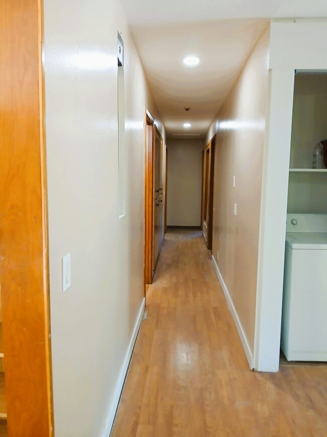 Photo - 16545 Des Moines Memorial Dr