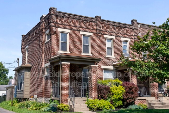 Building Photo - 1343 Bruck St Rental
