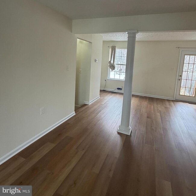 Building Photo - 625 Tammy Terrace SE