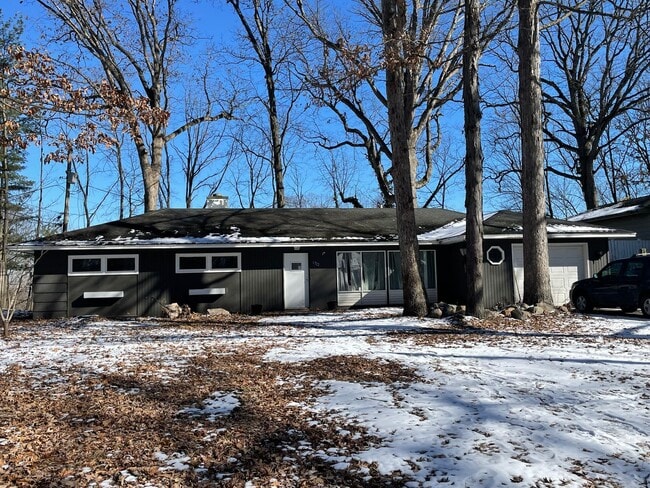 Building Photo - 3 Bedroom. 2 Bath Near Purdue!