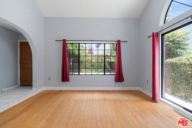 Photo - 3113 Thatcher Ave