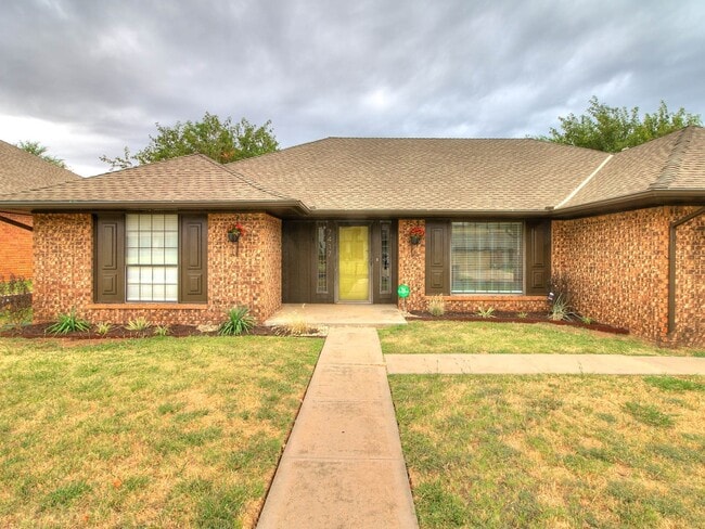 Building Photo - Large Corner Lot - 4 Bed/2.5 Bath + Study - 1 mile from PC North High School