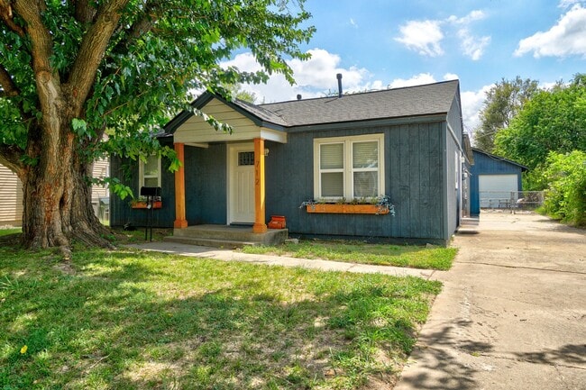 Photo - 712 Dakota St