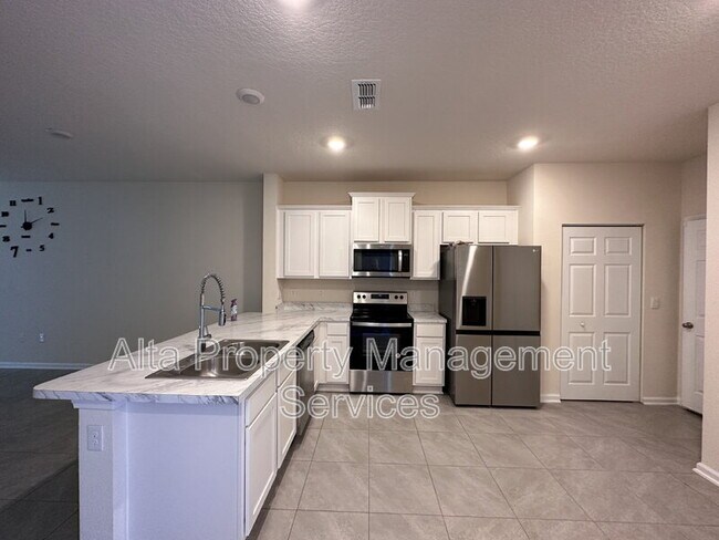 Photo - 878 Observatory Pkwy