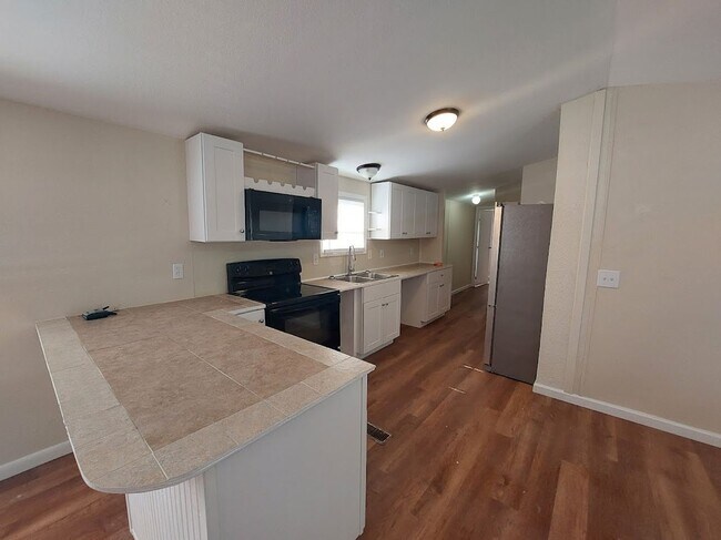 Photo - San Pedro Mobile Home Park- 4 Bedroom Doub...