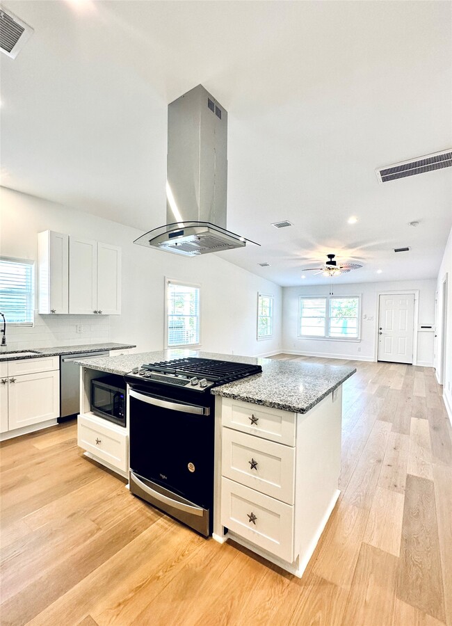 Photo - 4808 Ave S