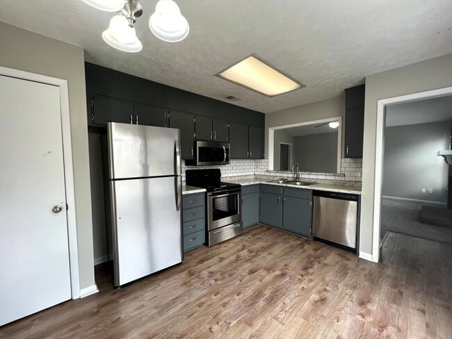 Photo - 6820 Winchester St