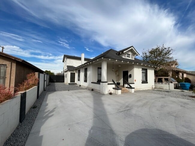 Building Photo - 1222 E Roosevelt St Unit B Rental