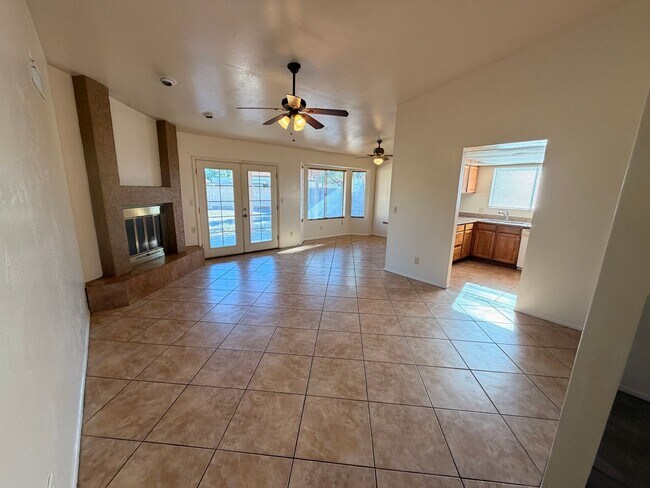 Photo - ? Spacious 3-Bedroom 2-Bathroom Chandler Home with Vaulted Ceilings and Large Yard