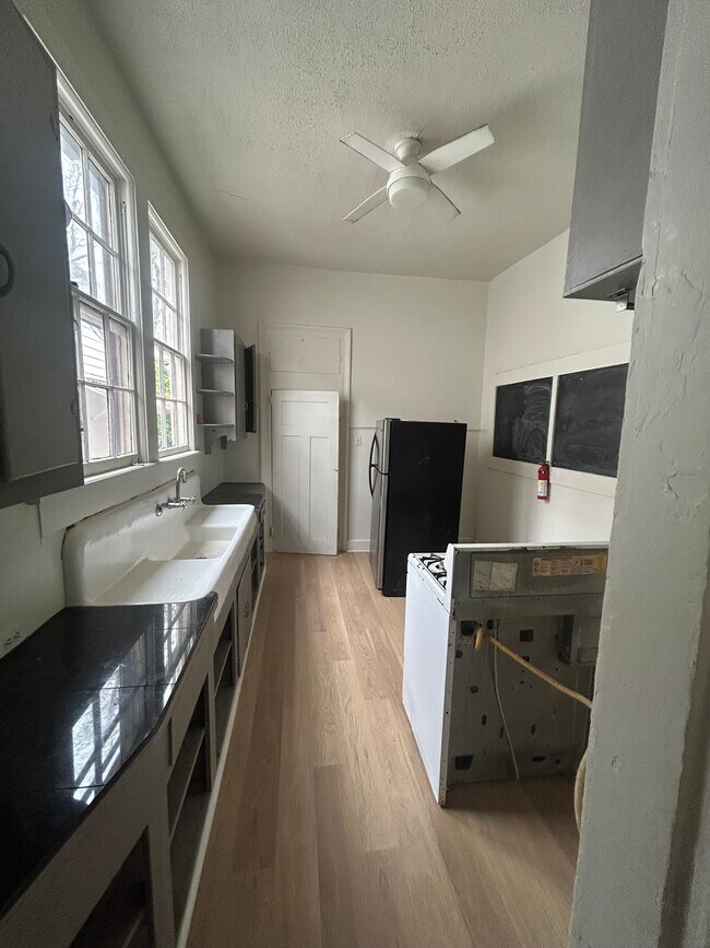 KITCHEN - 1728 Spain St House