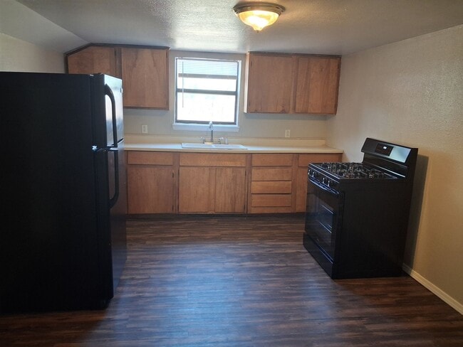 905-907 N Ave K