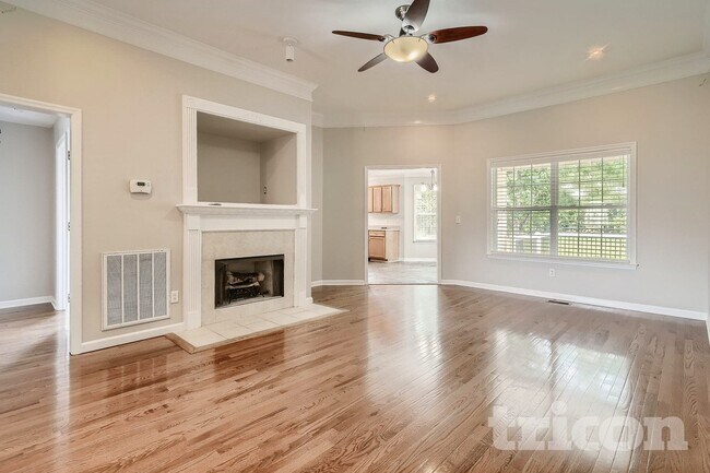 Photo - 207 Towbridge Dr