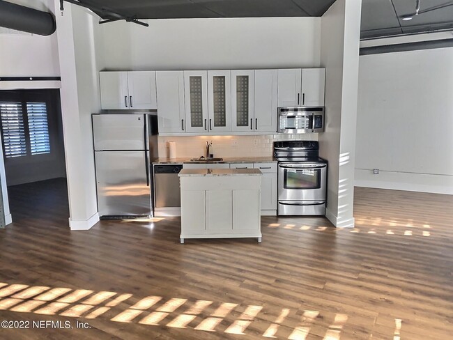 Photo - 2064 Herschel St Unit 302
