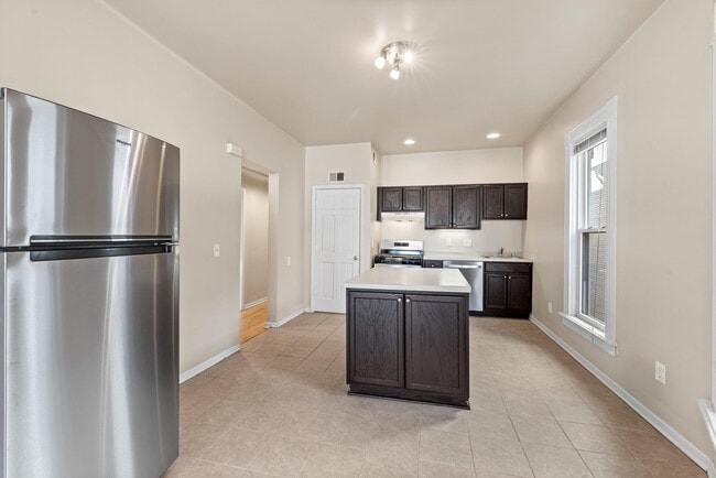 Photo - 1115 E Knapp St