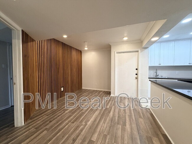 Photo - 3045 Walnut Bend Ln Unit 11