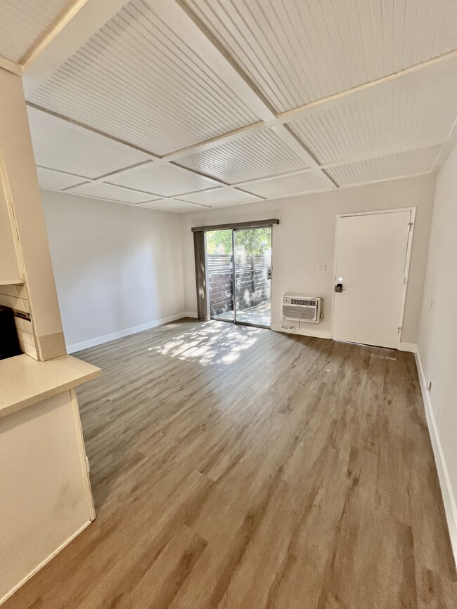 Photo - Royal Alfred 726 N. Alfred