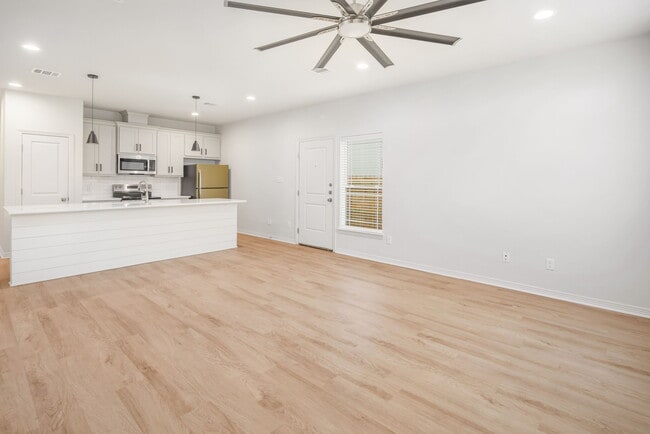 Photo - 216 Richards St