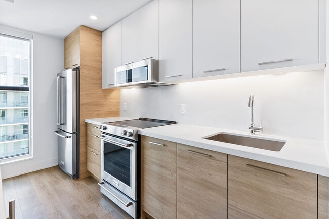 Photo - 200 Redpath Ave