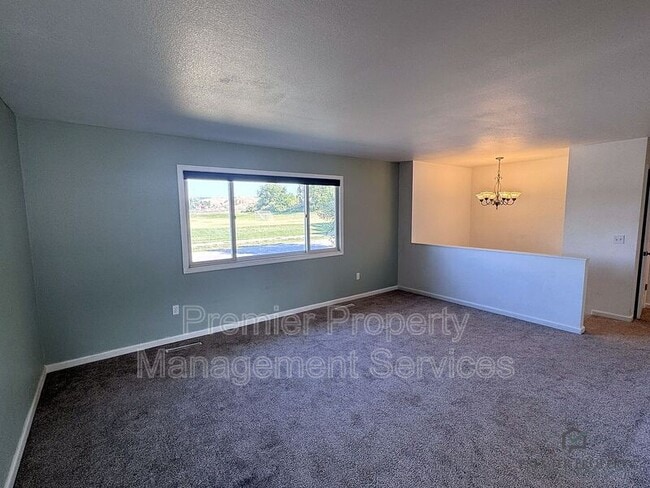 Photo - 140 Peters St