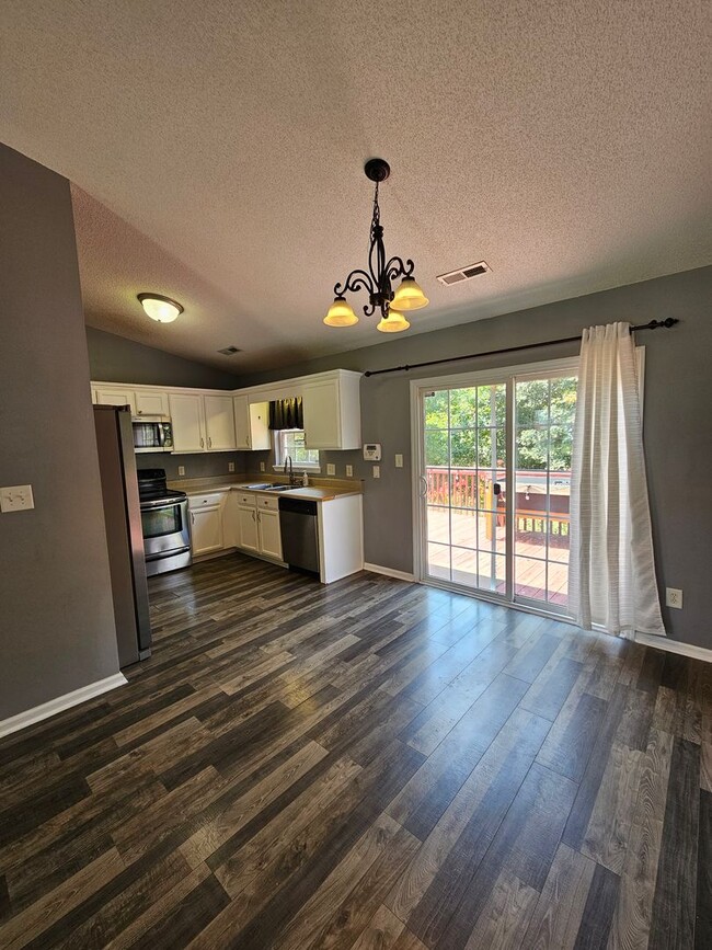 Photo - 3 Bedroom 2 Bath Richlands Home for Rent