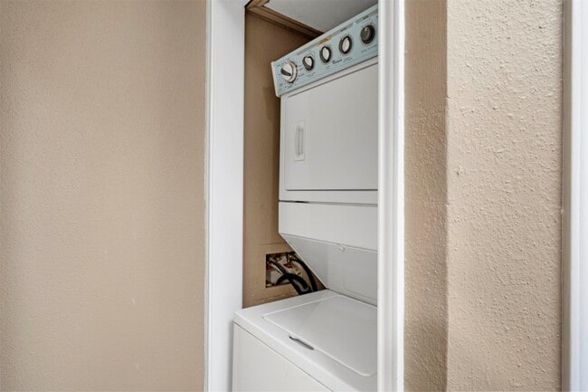 Building Photo - 10630 Westbrae Pkwy Unit 606