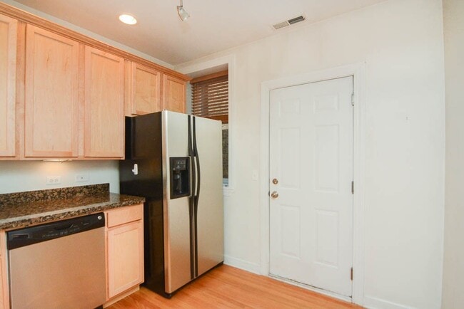 Photo - 3237 N Clifton Ave Unit E2