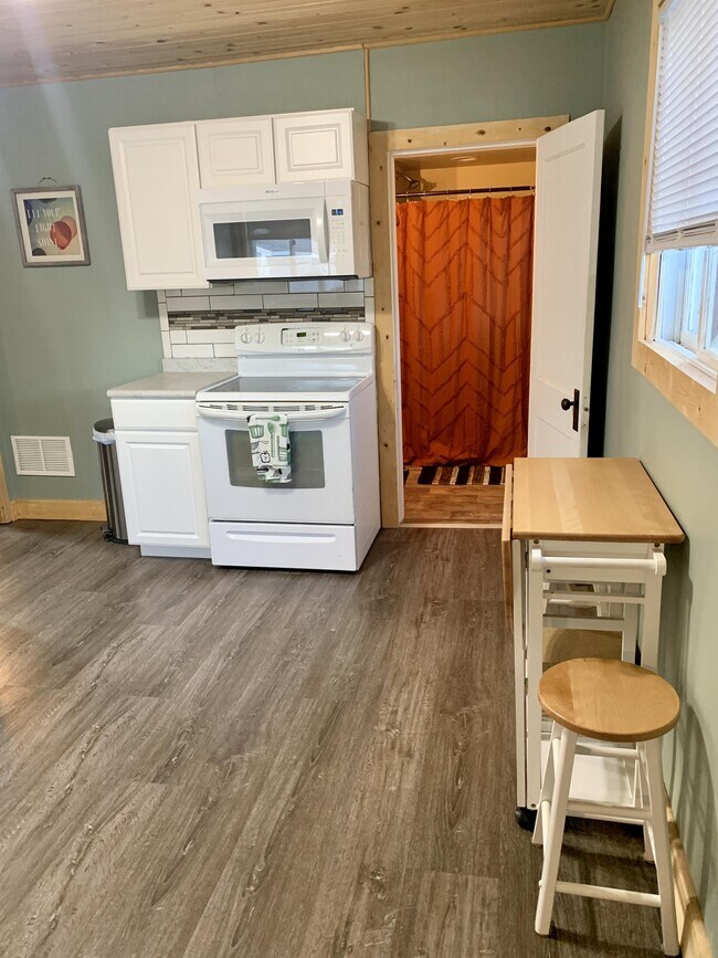 Photo - 228 E Hibbing Ave