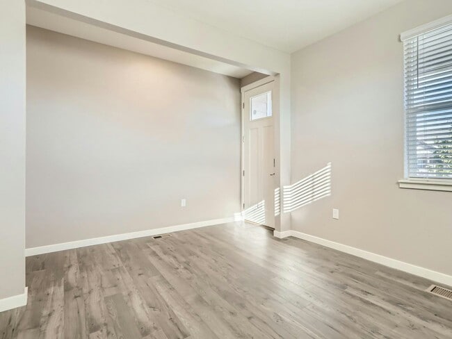 Photo - 17434 Red Cosmos Pt