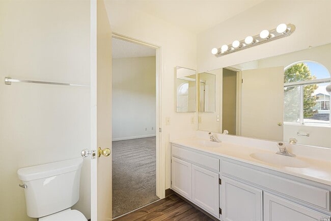 Photo - 7 Meridian Cir