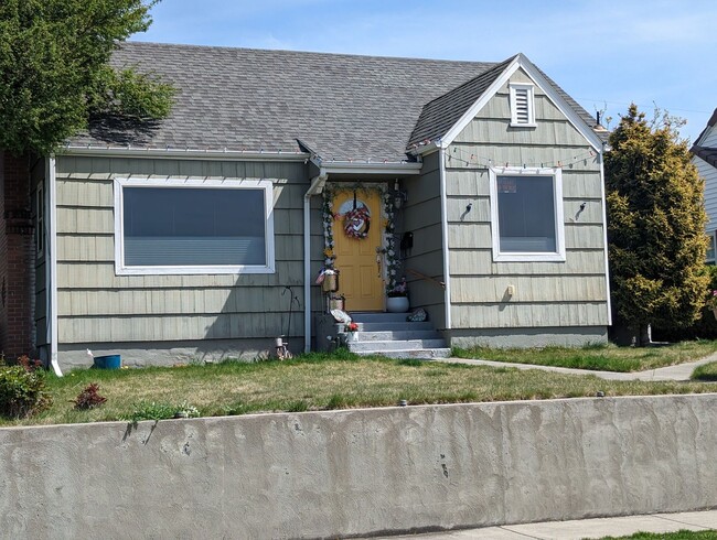 Photo - 4 Bedroom 2 Bath House on Prospect - Pet-Friendly!