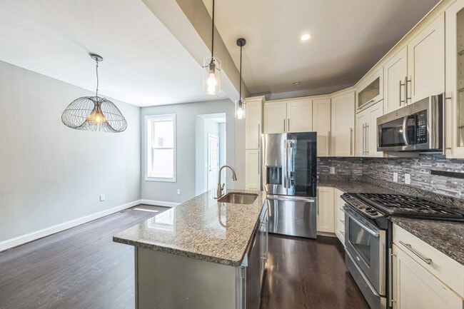 723 K St NE
