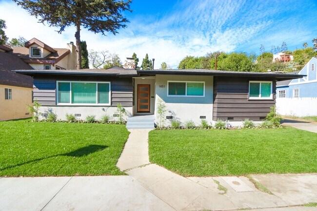 Building Photo - Redcliff Unit Front House