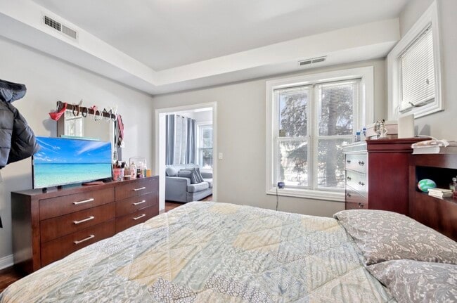 Photo - 5309 W Henderson St Unit 1