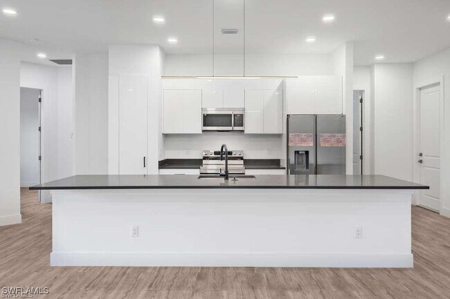 Photo - 812 Homestead Rd S