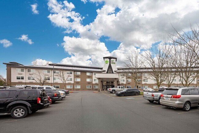 Furnished Studio-Trimark University Housing Hotel