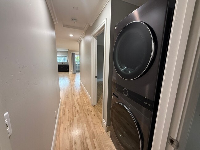 Photo - MOVE IN READY 2/2 with 2 Assigned Parking!... Unit 4