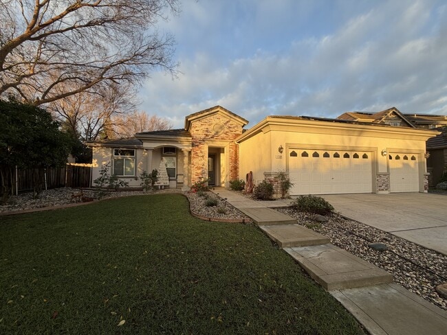 Photo - 1706 Guildford Way