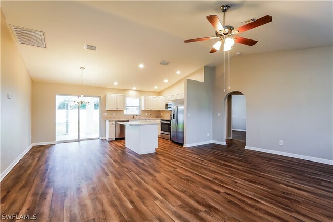 Photo - 617 SE 27th St