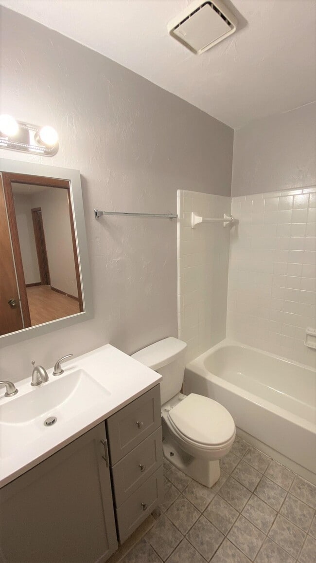 Photo - 2081 Continental Ave