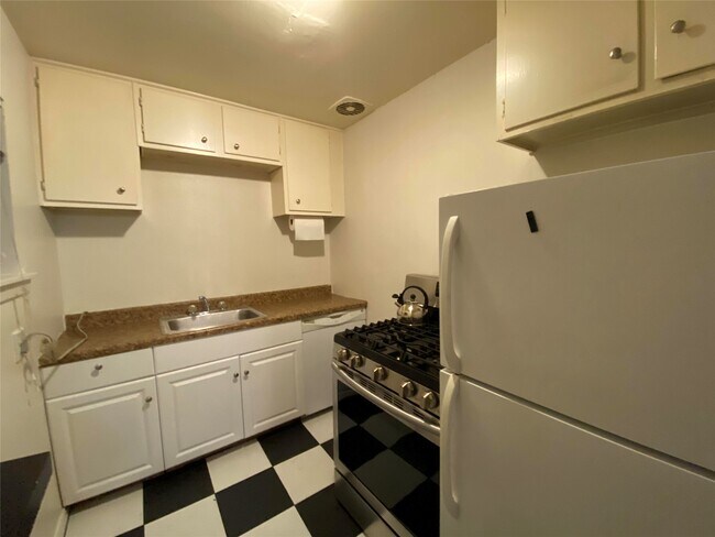 Photo - 205 Avondale St Unit 5