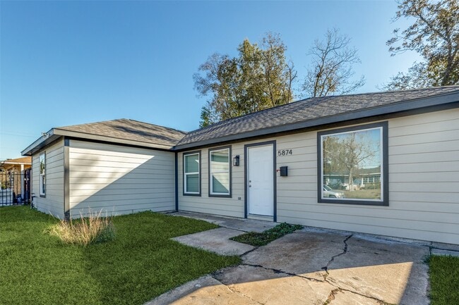 Photo - 5874 Belcrest St