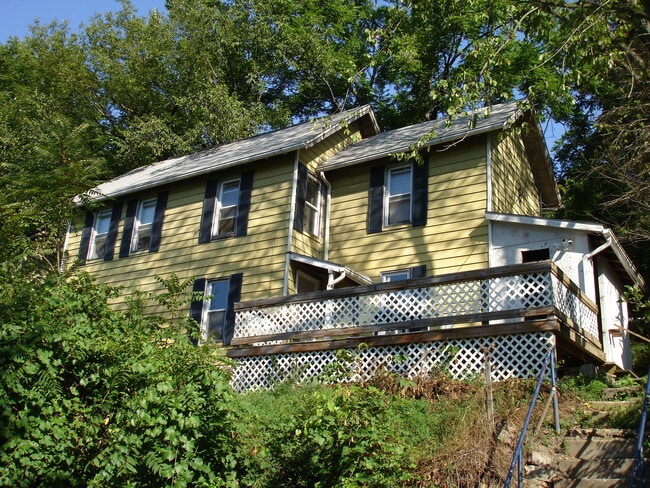 Photo - 323 W 4th St