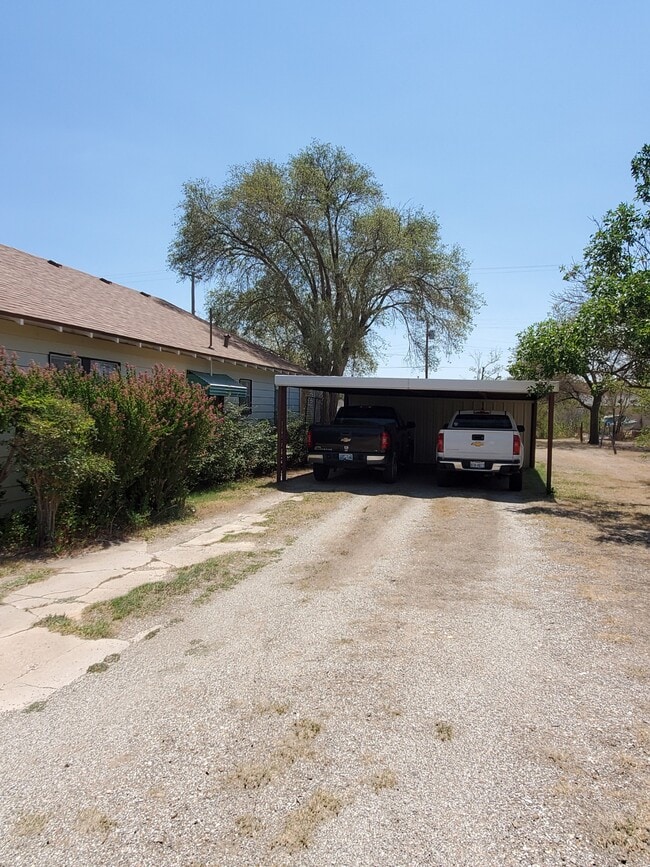 Photo - 203 W Crockett St